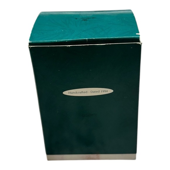 Holiday Pursuit Bear Detective 1994 Hallmark Keepsake of Membership Ornament - Picture 6 of 6